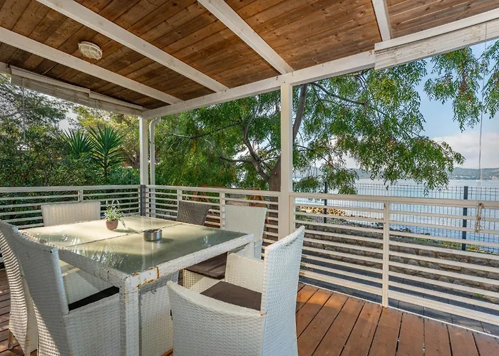 Дом отдыха 3 Bedroom Pet Friendly In Biograd