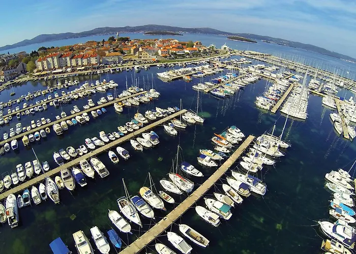 Дом отдыха 3 Bedroom Pet Friendly In Biograd *